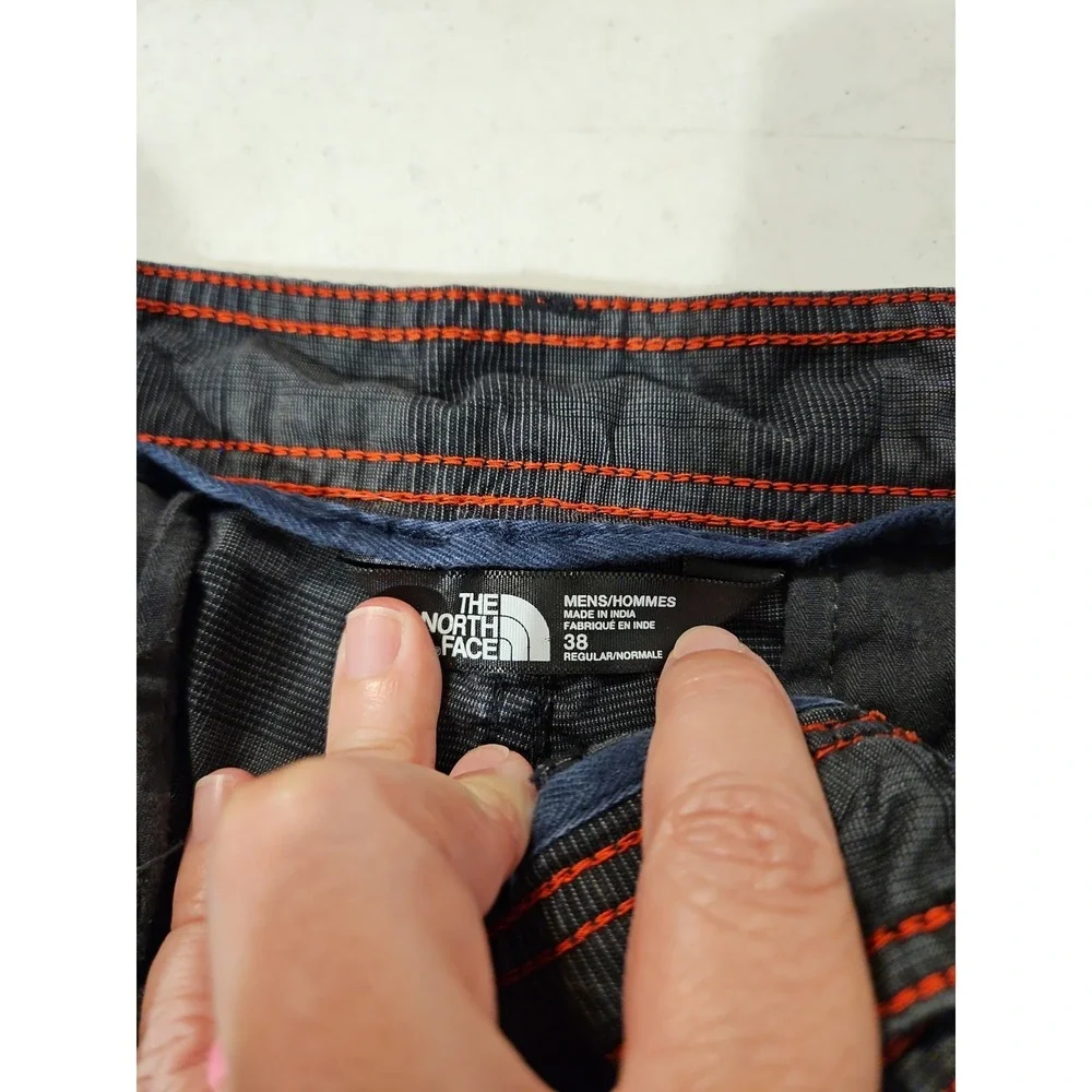 The North Face Shorts Mens 38 Black/Gray Plaid Chino Shorts(A144